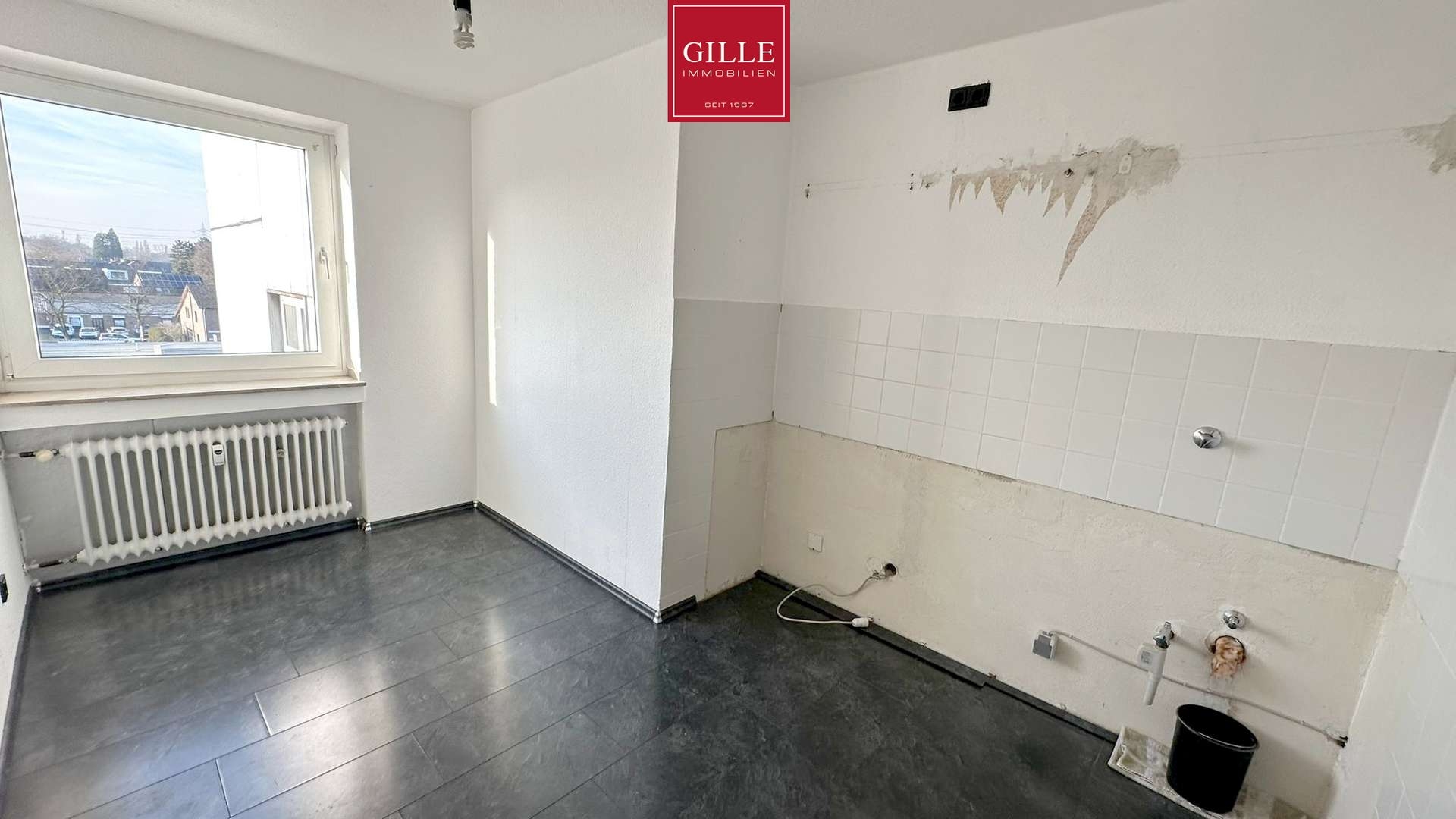 Ansicht 13 von: Neuss-Reuschenberg: Helle u. gepflegte 2-Zimmerwhg. mit Balkon, Wannenbad & Aufzug